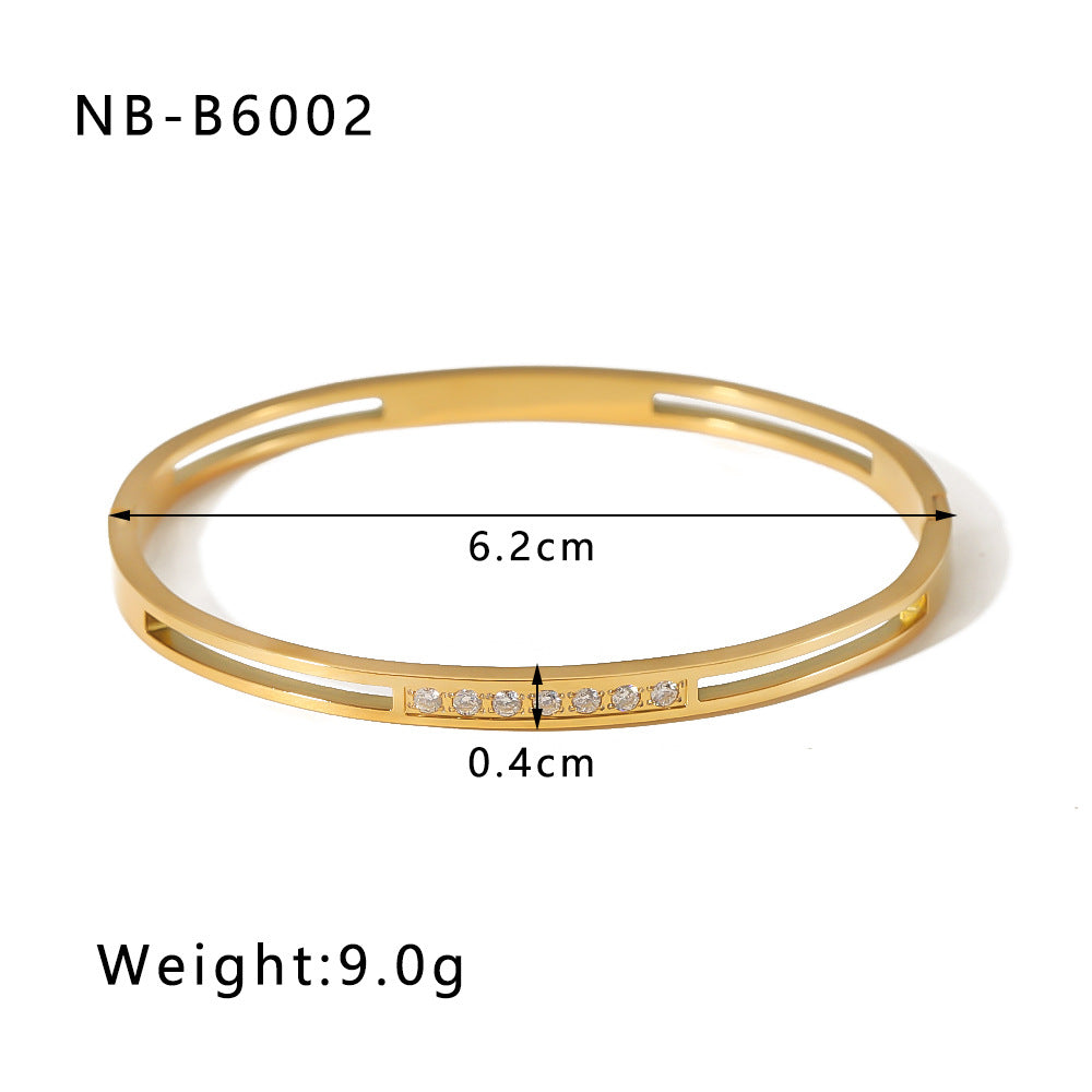 Bracciale Minimalista a Stella in Acciaio Inox con Intarsio di Strass, Motivo a Griglia Geometrica e Placcatura in Oro 18K
