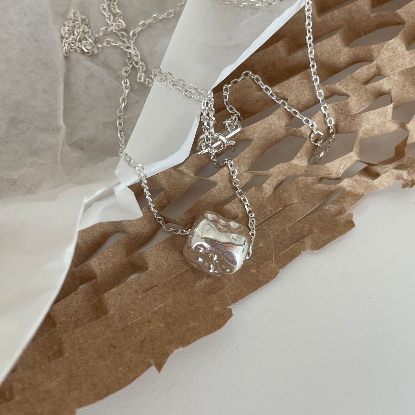 Collana Minimalista in Argento Sterling 925 con Pietra Irregolare Geometrica