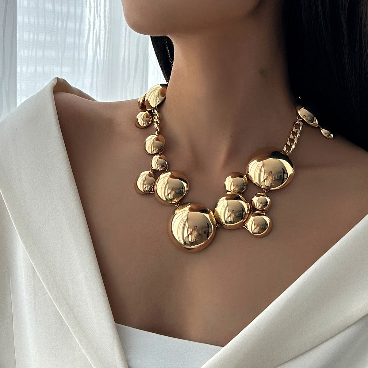 French Vintage Geometric Irregular Round Pendant Necklace for Women with Electroplated Metal Finish