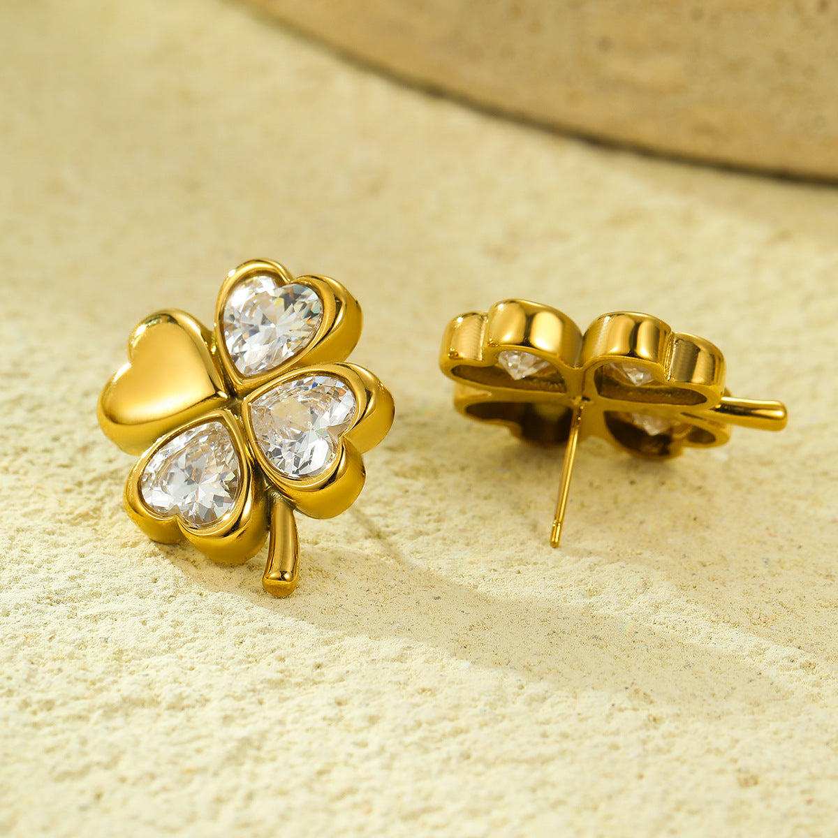 Pendientes Minimalistas de Acero Inoxidable para Mujer con Diseño de Trébol y Corazón con Zirconia Cortada, Chapados