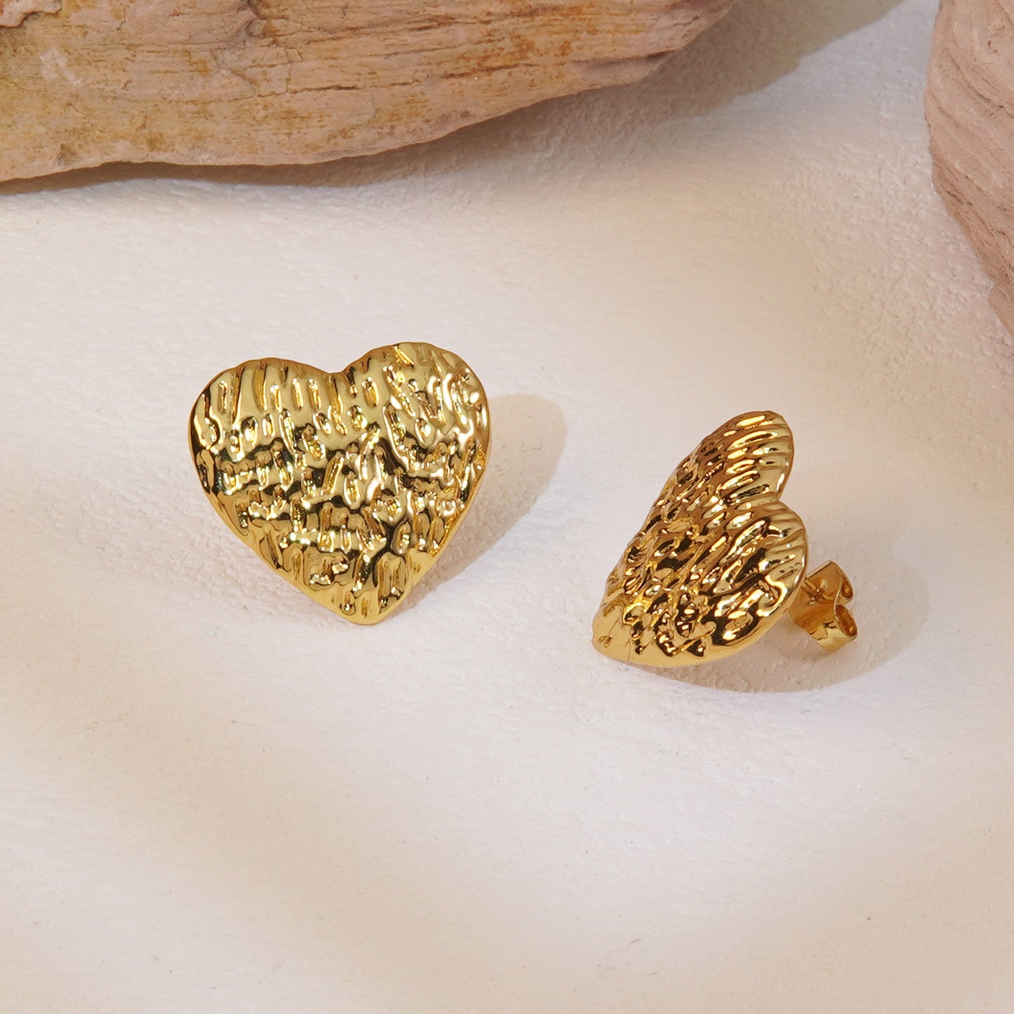 Orecchini a perno da donna a forma di cuore in acciaio inossidabile placcato carini e dolci