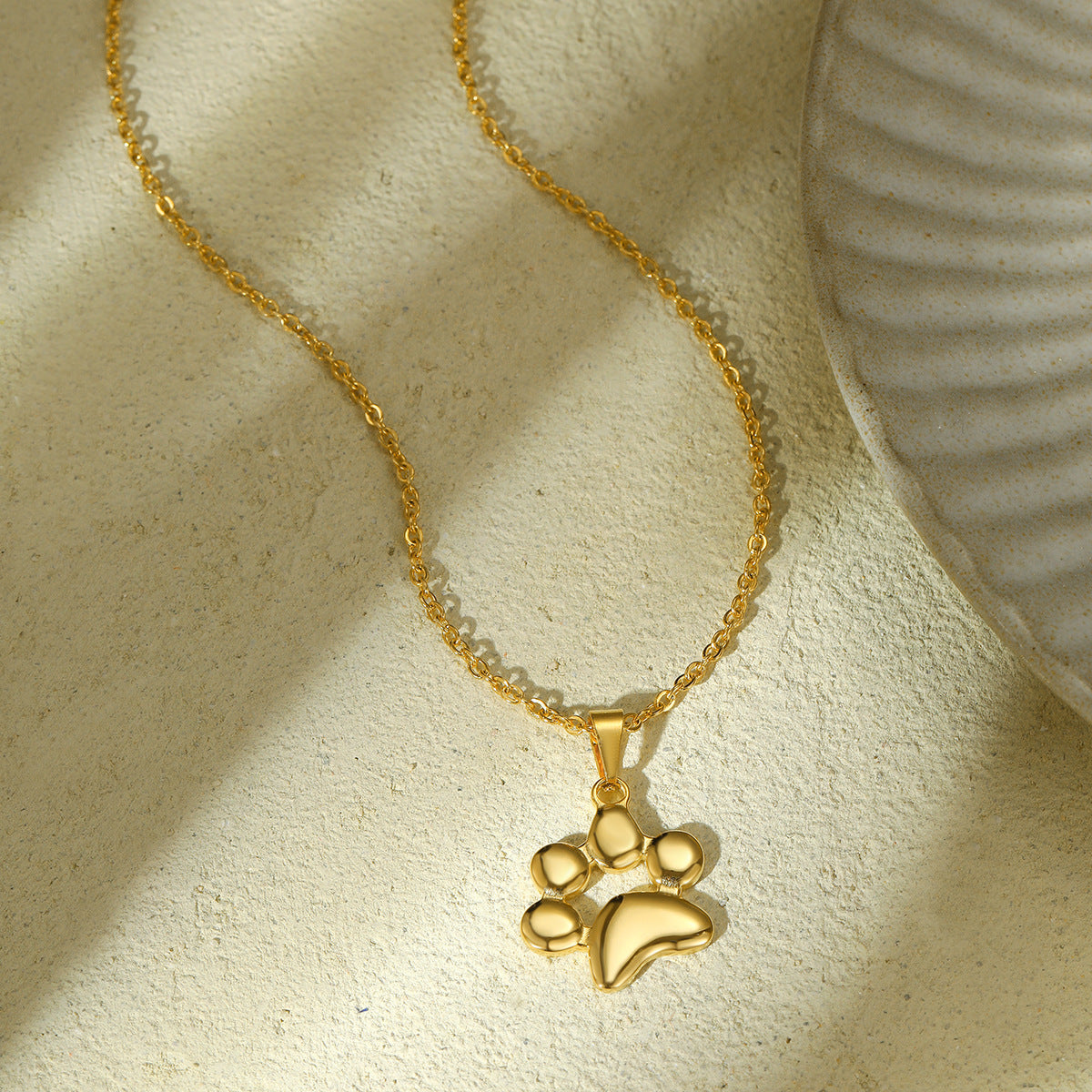 Collana Minimalista a Forma di Zampa di Gatto in Acciaio al Titanio da Donna con Placcatura in Oro 18K e Ciondolo in Acciaio Inossidabile