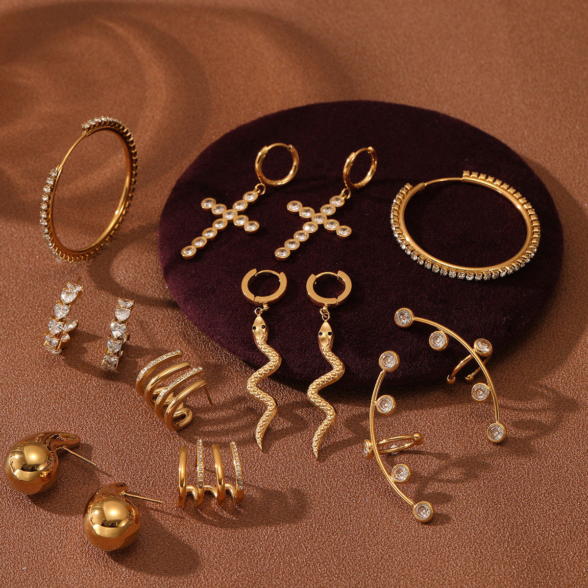 Orecchini a perno geometrici in stile francese vintage in acciaio inossidabile con intarsio di strass e finitura placcata da donna