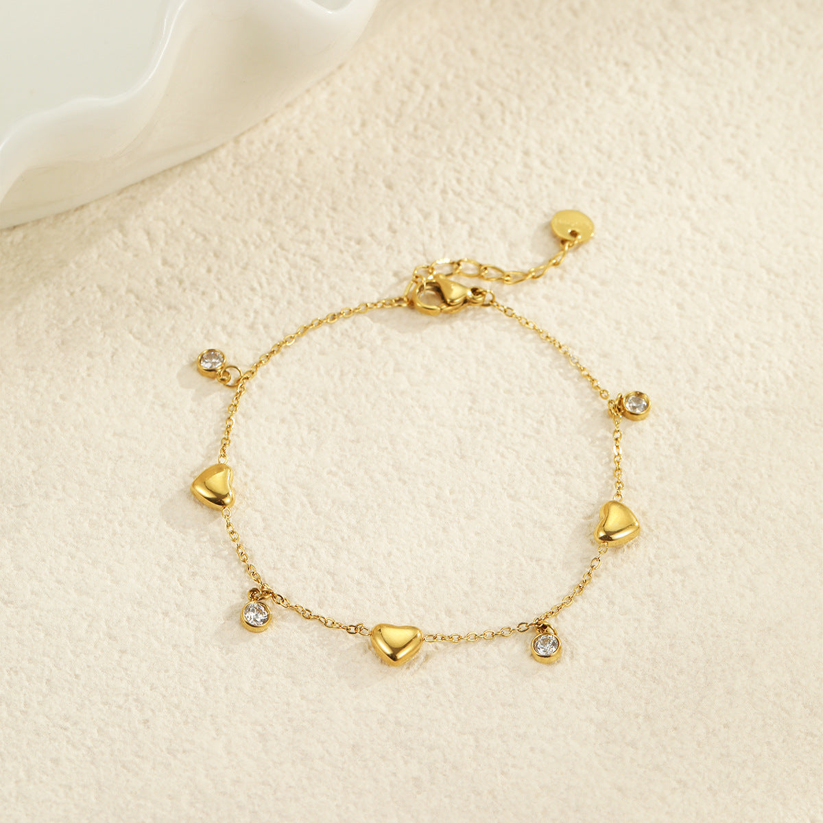Minimalist Stainless Steel Heart-Shaped Zirconia Bracelet for Women with Plated Finish