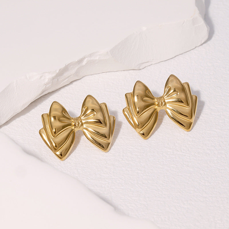 Orecchini da donna in acciaio inossidabile placcati oro a forma di fiocco, dallo stile dolce, fresco e minimalista