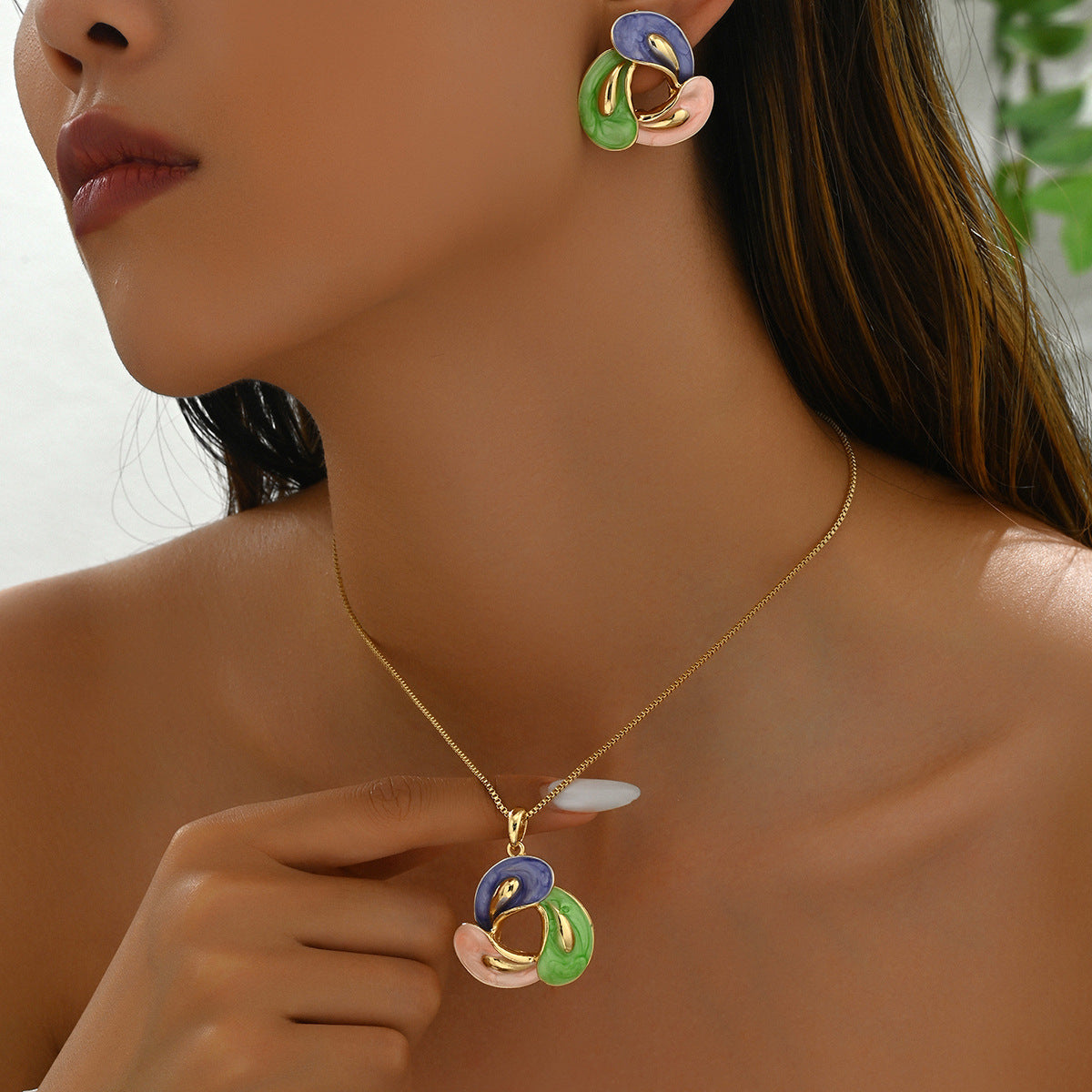 Juego de collar con colgante de gota de agua geométrica estilo elegante para oficina con aretes a juego en cobre con acabado al óleo