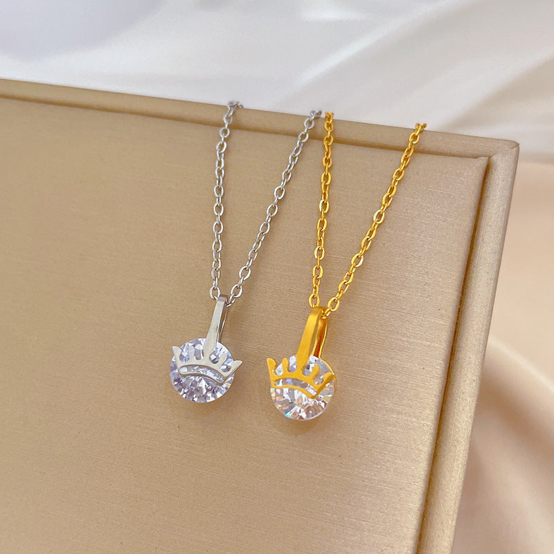 Collana da Donna Minimalista con Pendente a Corona in Acciaio al Titanio e Strass, Catena alla Clavicole alla Moda