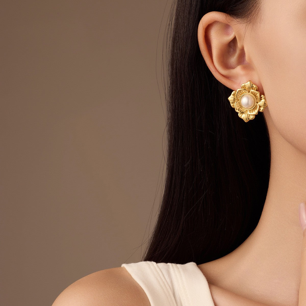Pendientes de Acero Inoxidable con Forma de Pétalo Estilo OL de Moda con Baño de Oro de 18K y Acentos de Perlas