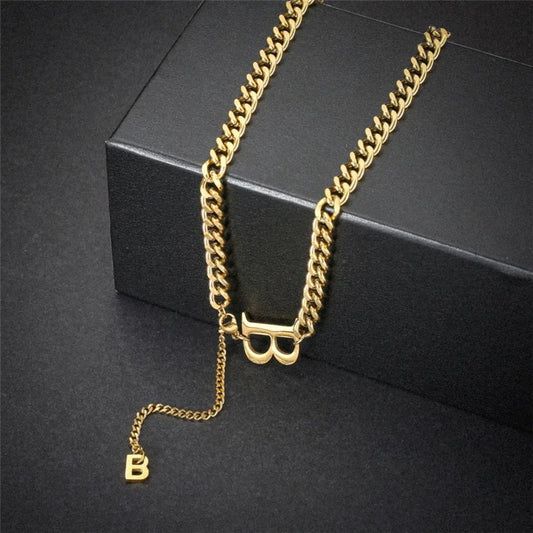 Collana a lunga nappa minimalista con lettera B in acciaio al titanio per uomo e donna con finitura galvanica e catena a O
