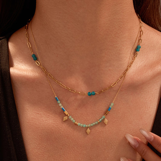 Collana a doppio strato in acciaio inossidabile con geometria vintage e perle di pietra naturale per donna, con catena clavicola e finitura placcata