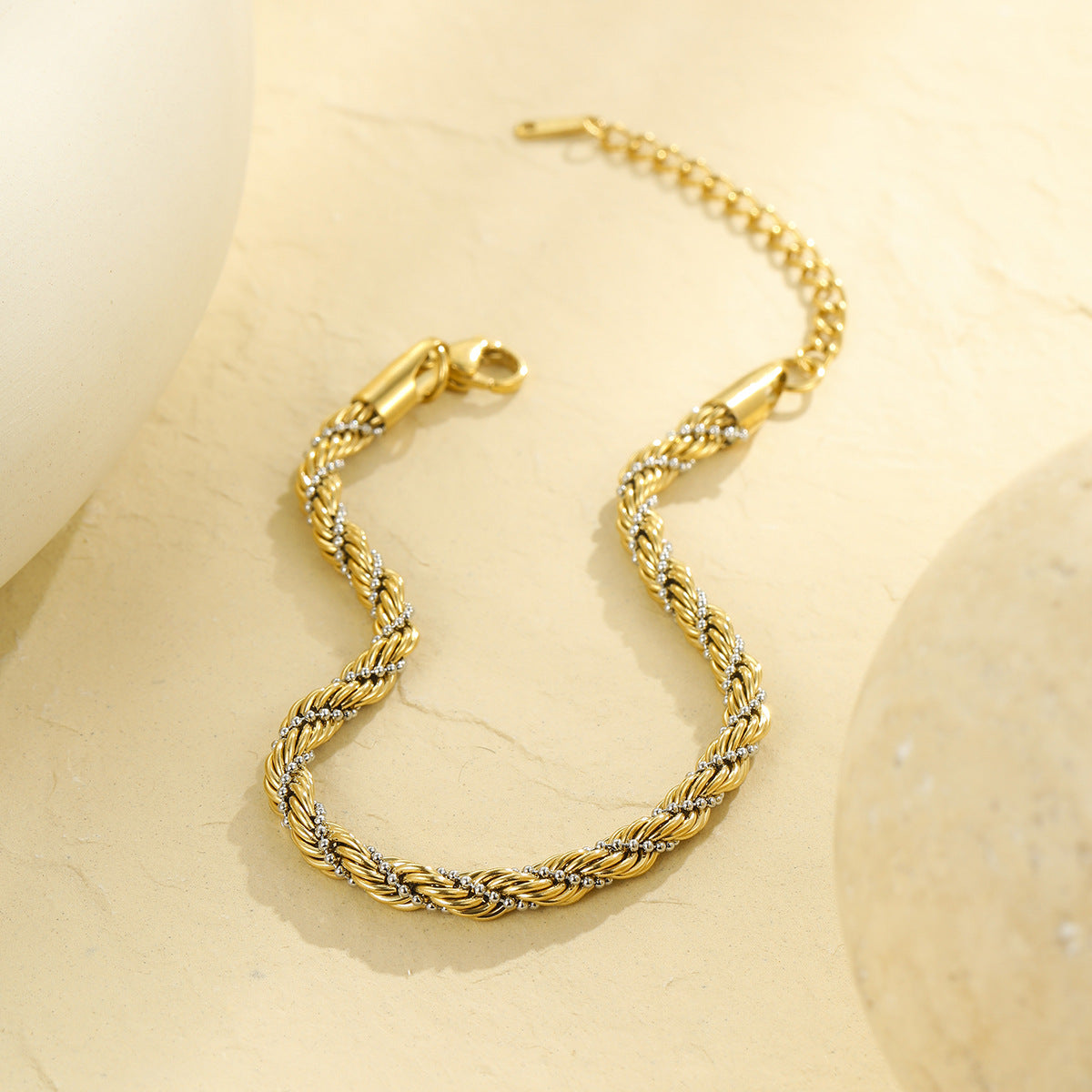 Set collana e bracciale da donna con geometria in acciaio inossidabile placcato oro 18 carati a fune intrecciata retrò alla moda