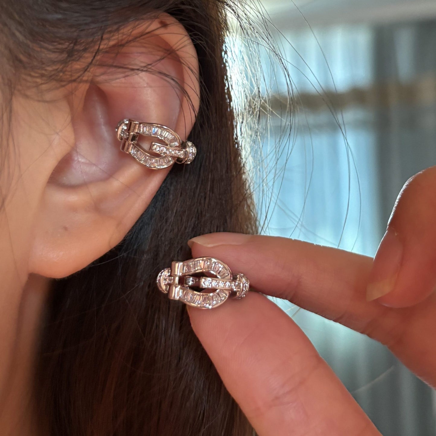 Orecchini da donna in rame con zirconi, dal design geometrico minimalista di lusso a ferro di cavallo