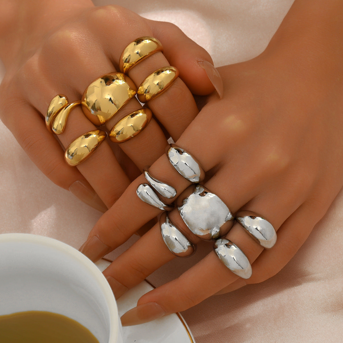 Anillo Abierto Geométrico para Mujer en Aleación de Zinc con Acabado Chapado Accesorio de Moda Minimalista