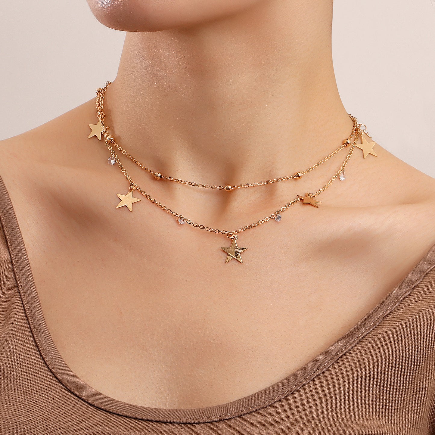Old Money Style Geometric Star Pendant Necklace for Women with Alloy Body and Plated Finish, Delicate Clavicle Chain