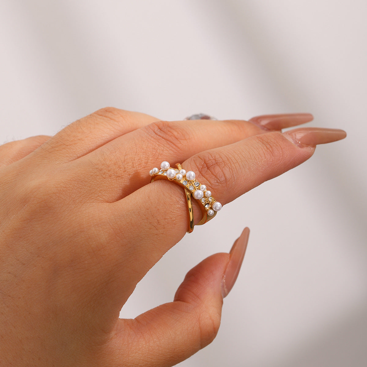Anillo minimalista de acero de titanio geométrico con acabado chapado para mujer, joyería hipoalergénica de acero inoxidable