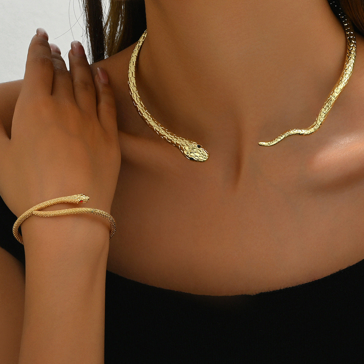 Conjunto de collar y pulsera de serpiente minimalista para mujer, joyas de aleación con incrustaciones de diamantes de imitación