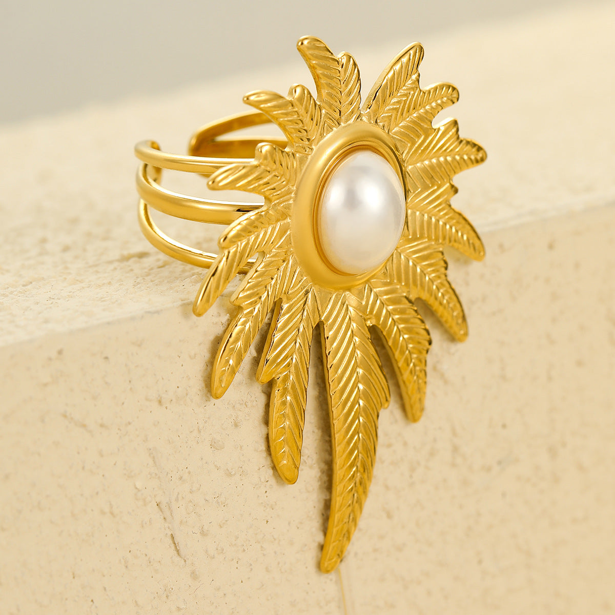 Anillo de acero inoxidable con diseño de hoja estilo lujo con incrustaciones de perlas para mujer
