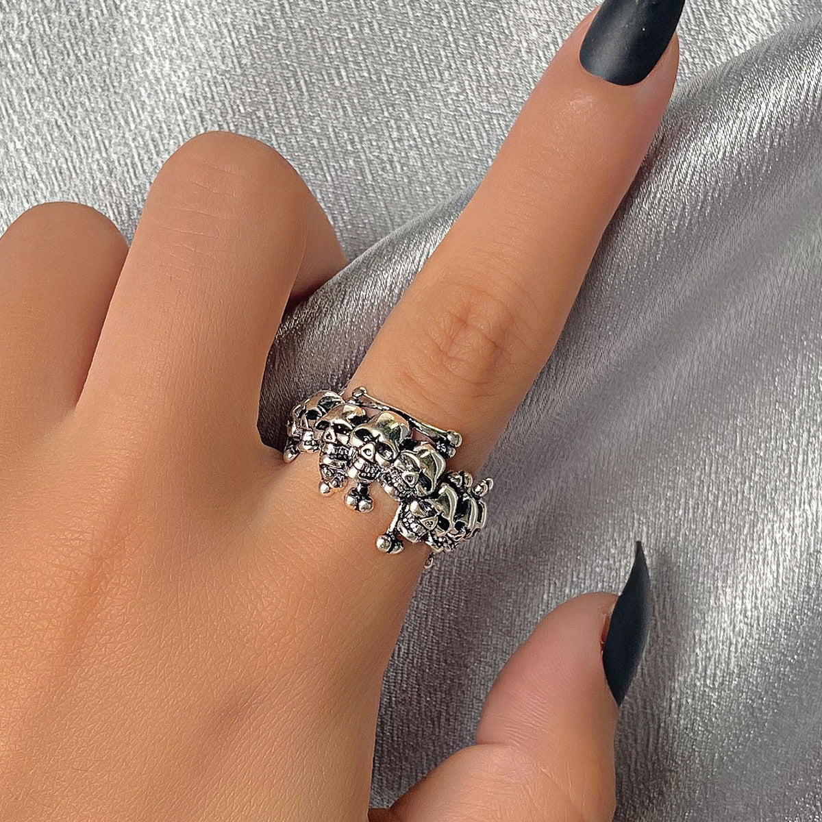 Gothic Punk Skull-Shaped Alloy Ring with Electroplated Finish for Unisex Streetwear Fashion