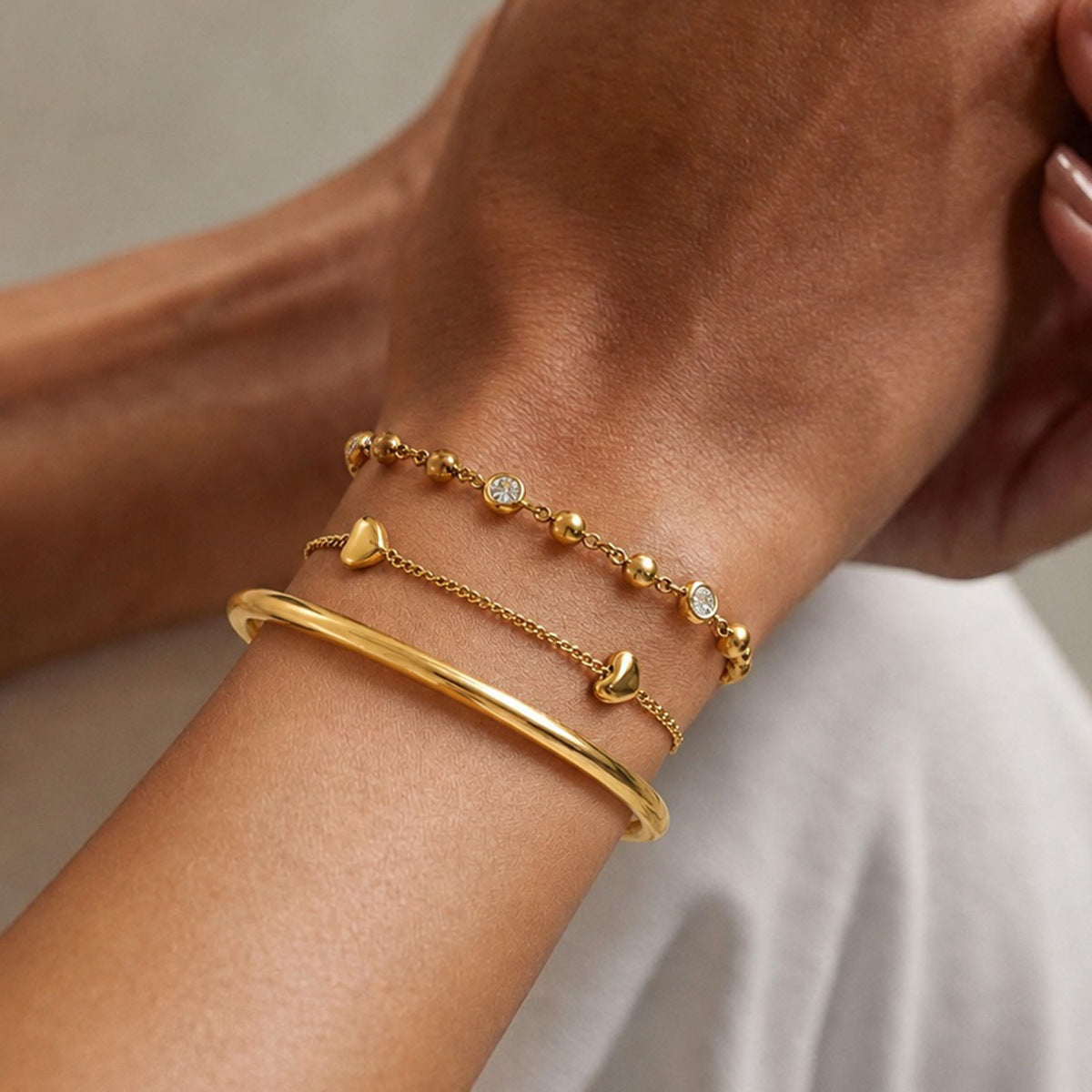 Minimalist Luxury 18K Gold Plated Stainless Steel Round Heart Rhinestone Spring Cuff Bracelet