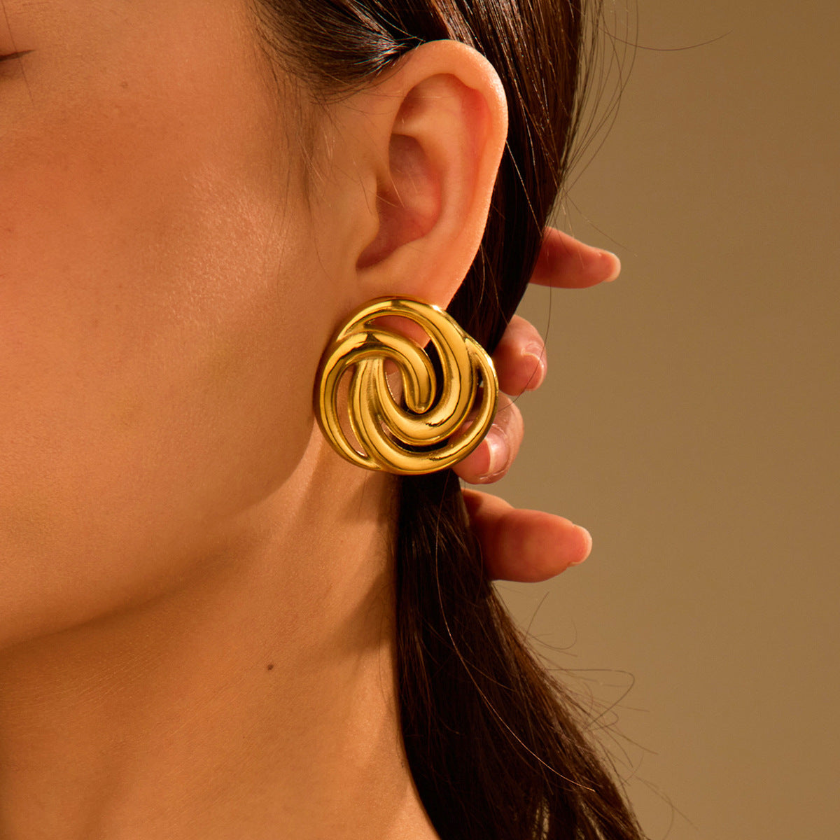 Orecchini da donna in acciaio inossidabile a due tonalità con finitura placcata e motivo geometrico traforato, gioielli di moda ispirati al vintage