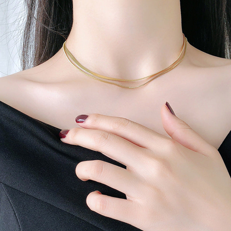 Collana Girocollo Minimalista da Donna in Acciaio al Titanio con Catena a Serpente e Design Geometrico