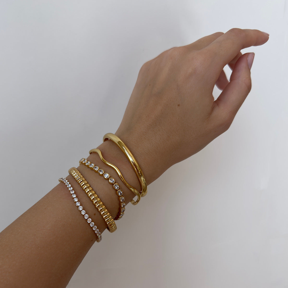 Bracciale ovale minimalista in acciaio inossidabile da donna con finitura placcata, gioiello di lusso