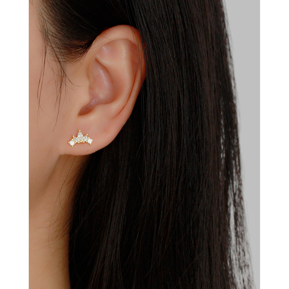 Pendientes de botón de plata de ley 925 con circonita cúbica en forma de corona para mujer