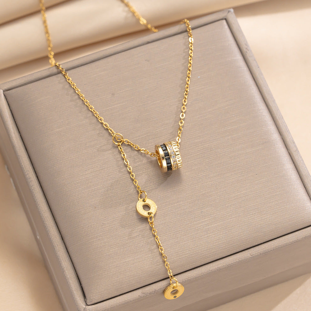 Set di collana in acciaio al titanio geometrico minimalista di lusso leggero con ciondolo in rame placcato oro 18 carati e intarsio in zircone, unisex