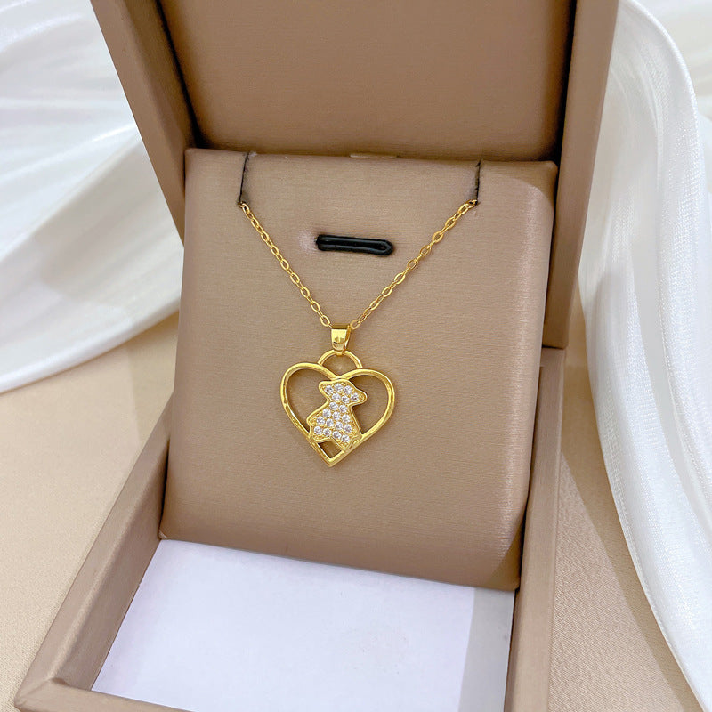 Collana Pendente a Orsetto Minimalista a Cuore con Intarsi in Strass su Catena in Acciaio al Titanio per Donna e Uomo