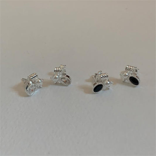 Orecchini a perno minimalistici con fiocco, perle e zirconi cubici in argento sterling 925 con finitura placcata