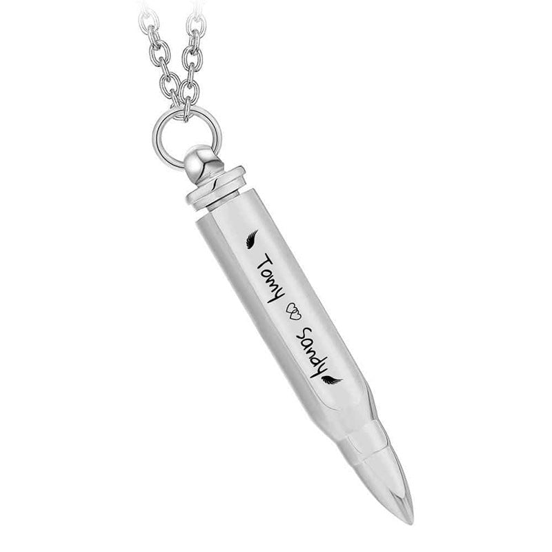 Collar masculino de acero titanio con forma de bala, geométrico y minimalista, con acabado chapado para un estilo versátil
