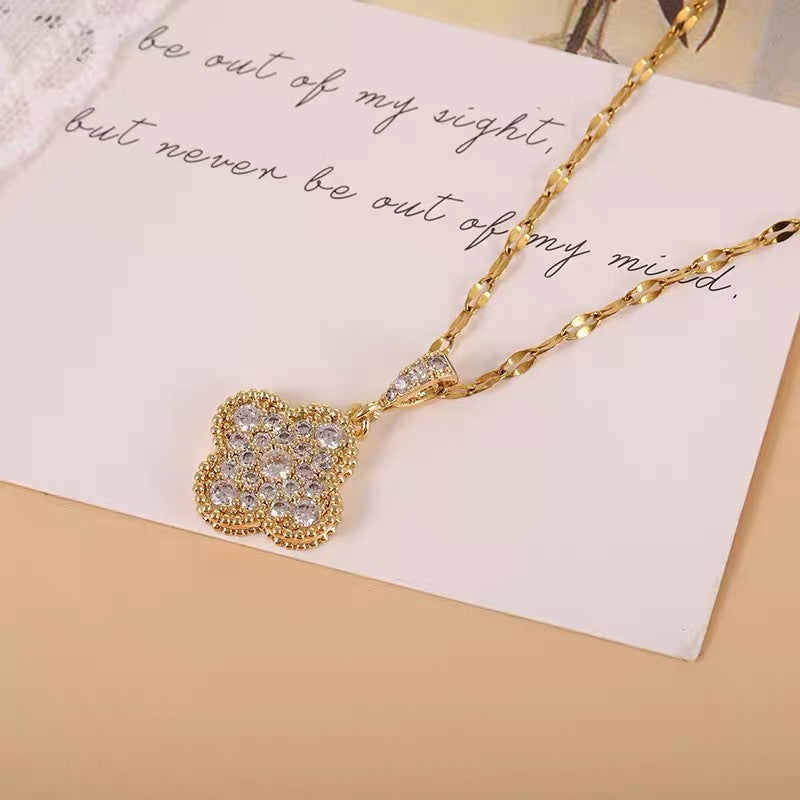 Collana con Pendente Minimalista a Quadrifoglio da Donna in Acciaio al Titanio con Finitura Placcata e Catena Snake