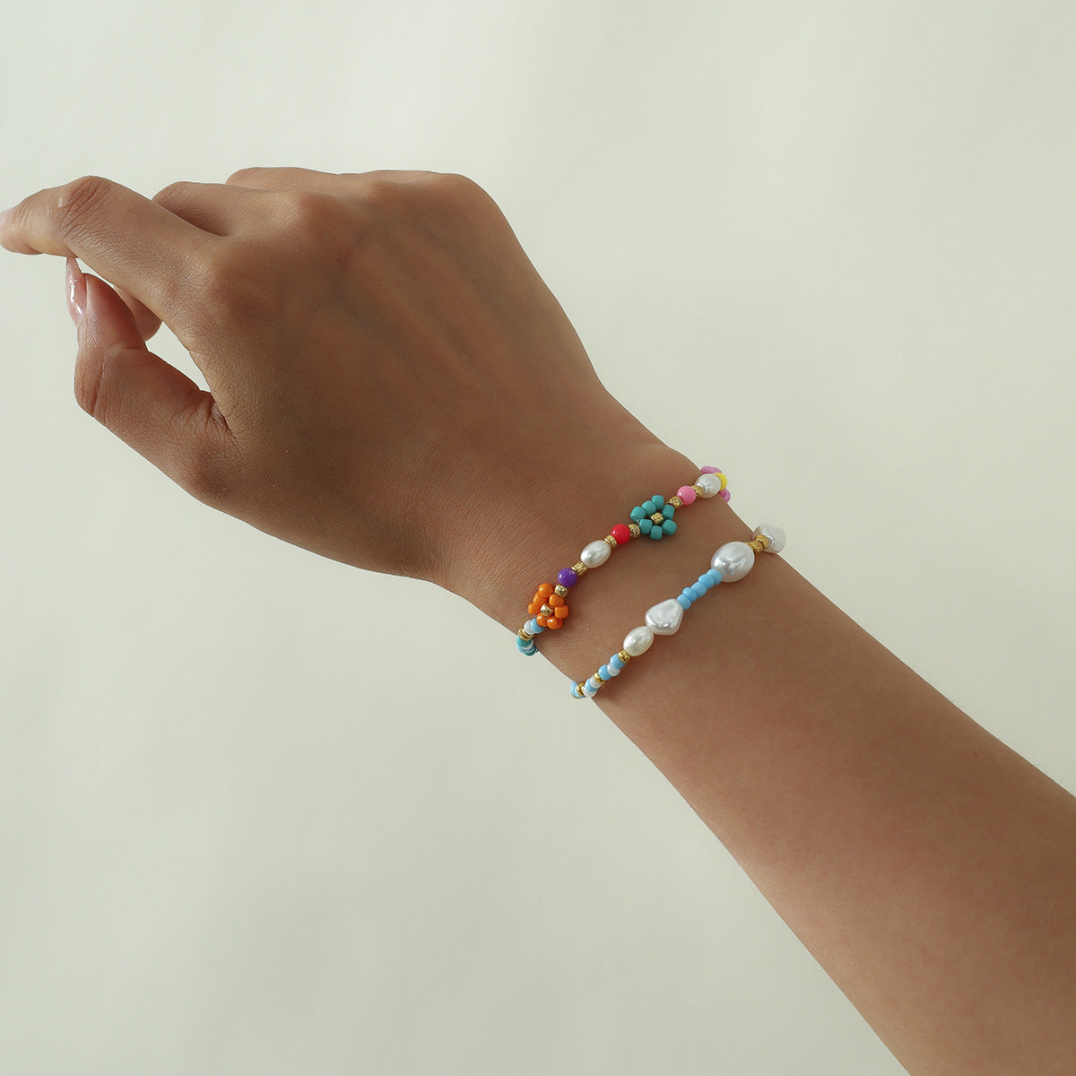Fresh and Sweet Daisy Embroidered Elastic Bracelet Set for Women with Geometric Beaded Design in Resin Material