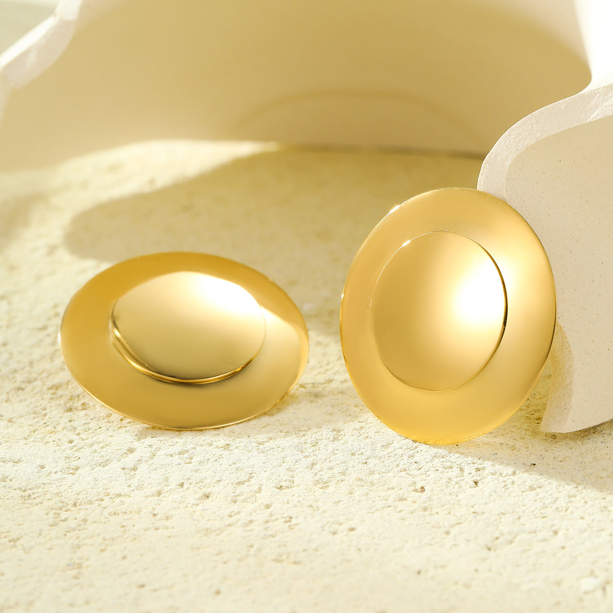Orecchini a perno rotondi minimalisti alla moda in acciaio inossidabile placcati oro 18K da donna