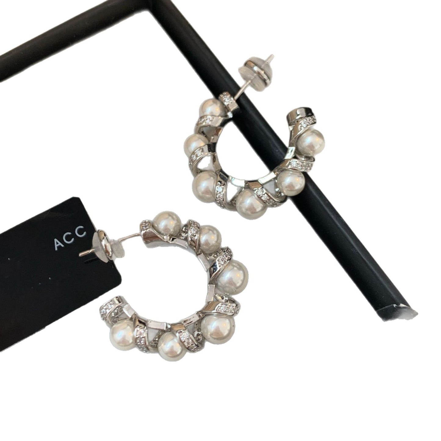 Orecchini a perno eleganti e minimalisti a forma di C con intarsio in zircone per donna