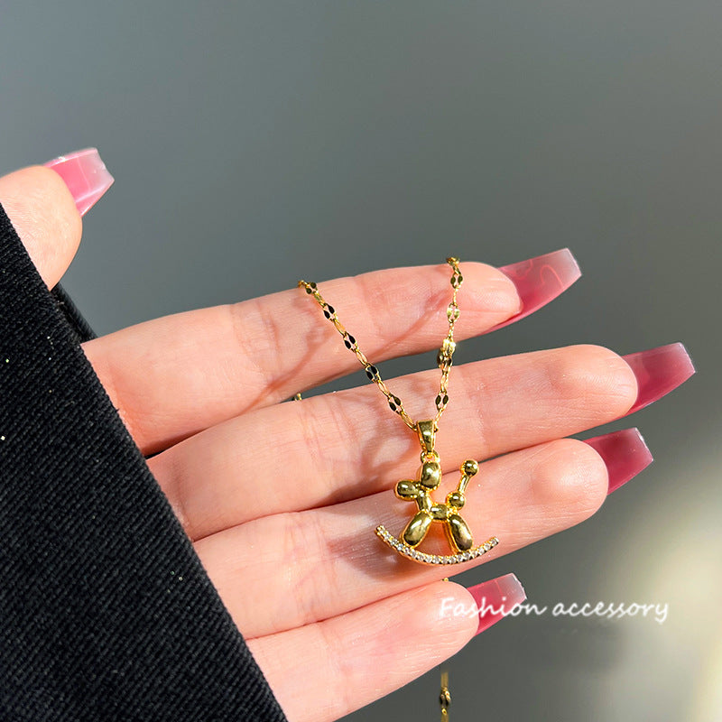 Collana Minimalista con Ciondolo a Forma di Cane Palloncino per Donna, in Acciaio al Titanio Placcato, Catena per Clavicola con Design Irregolare