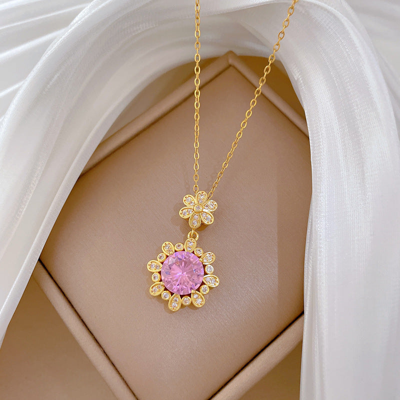 Collar con colgante de flor rosa y diamantes de imitación para mujer en acero de titanio con delicada cadena de medallón y estilo fresco y dulce