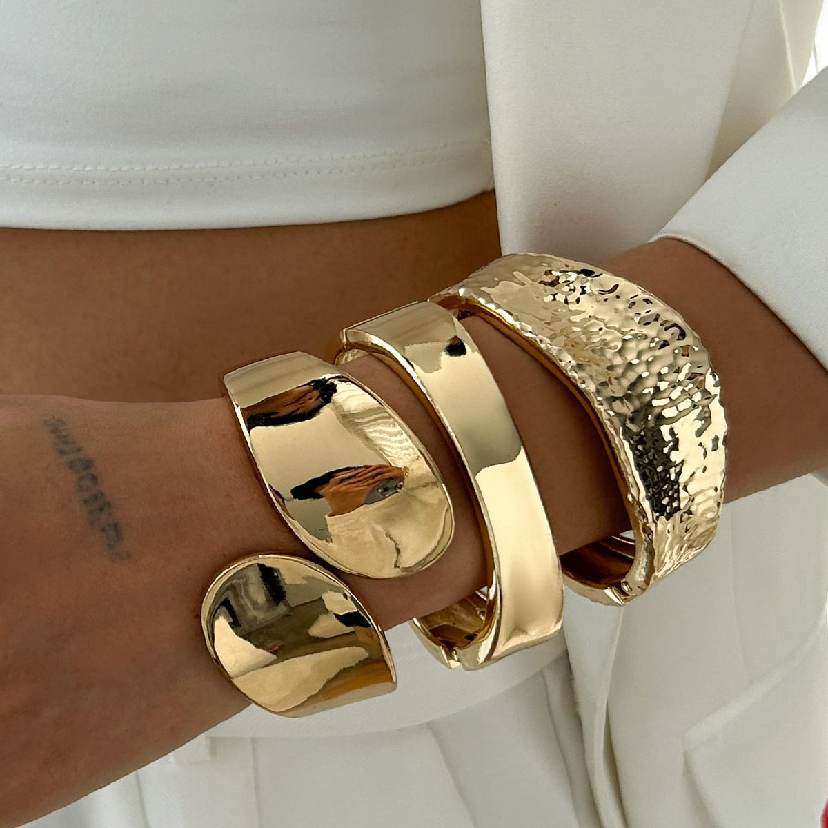 Luxury Minimalist Geometric Oval Plated Zinc Alloy Wide Cuff Bracelet