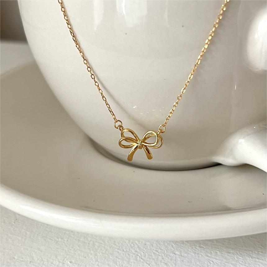 Collana Minimalista con Nodo a Fiocco in Argento Sterling 925 con Design Geometrico e Placcatura in Rodio da Donna