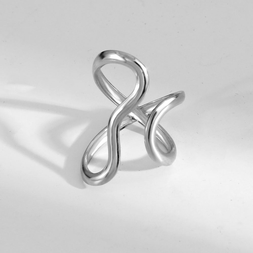Anello aperto in acciaio al titanio con forma geometrica per donna, con finitura lucida e stile minimalista all'avanguardia