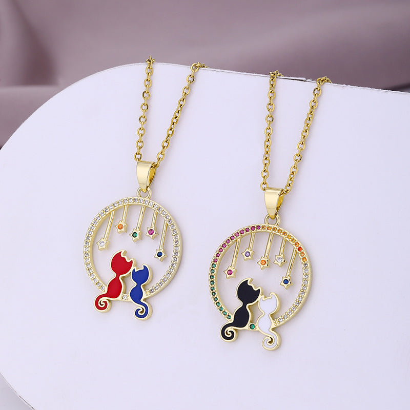 Collana con ciondolo a forma di gatto minimalista in rame placcato oro con intarsi di strass su catena a O per donne e coppie