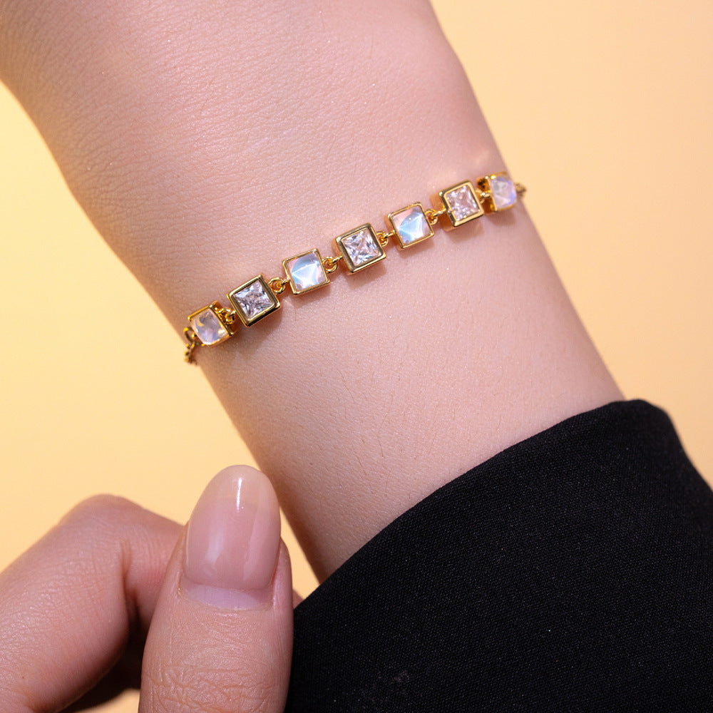 Bracciale da donna di lusso geometrico quadrato con occhio di gatto e zirconi, in acciaio al titanio con intarsi di strass e placcatura anti-ossidazione