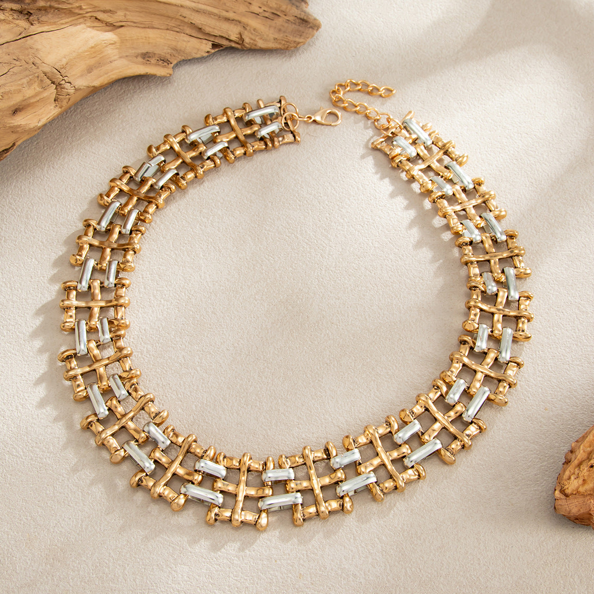 Minimalist Luxury Geometric Hollow Zinc Alloy Plated Necklace
