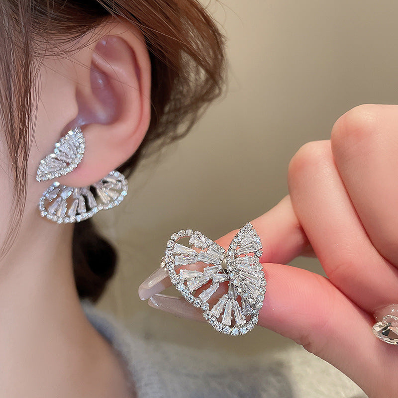 Orecchini floreali minimalisti con perle, perno in argento sterling 925 e strass, da donna