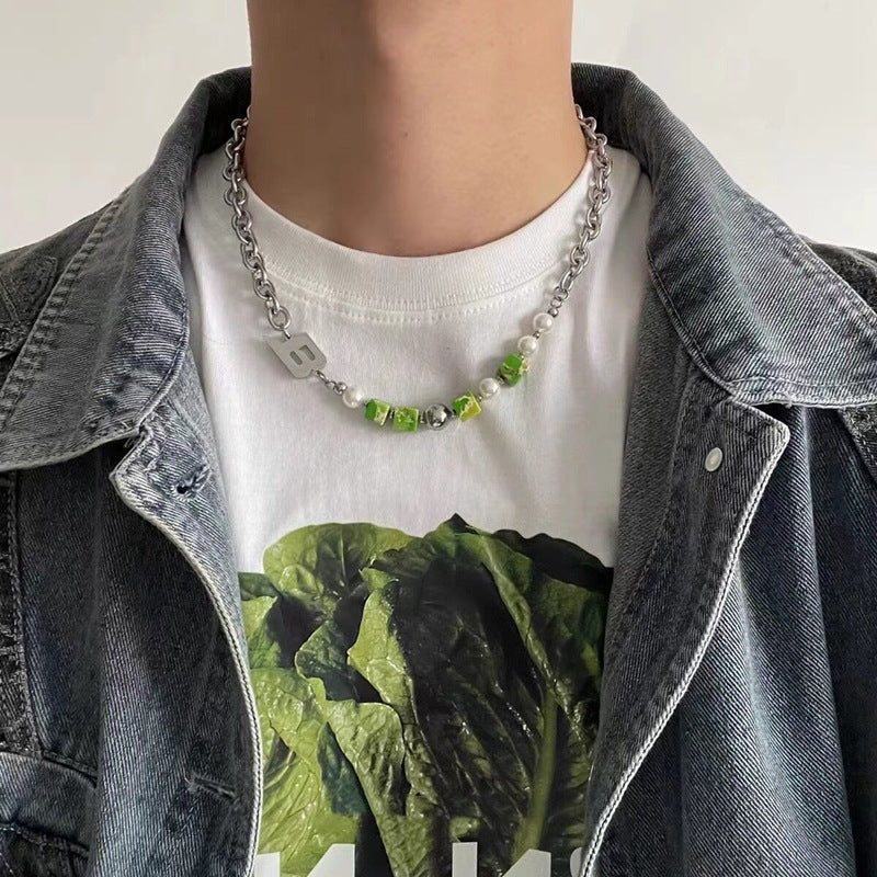 Collana Minimalista Geometrica in Acciaio al Titanio con Finitura Lucida per Uomo e Donna, Catenina Unisex con Ciondolo a Lettera