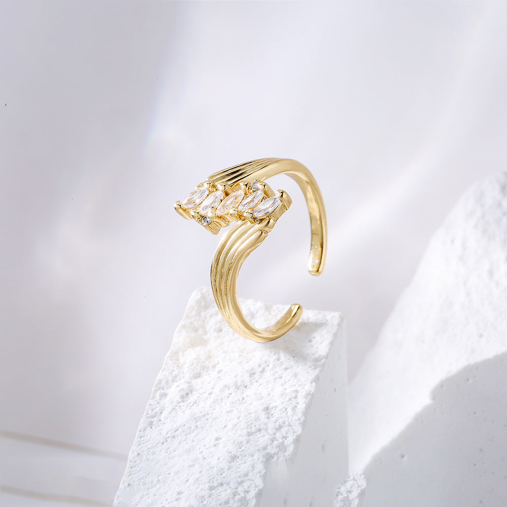 Anello irregolare in rame geometrico placcato in oro 18 carati con intarsio di zirconi per donne