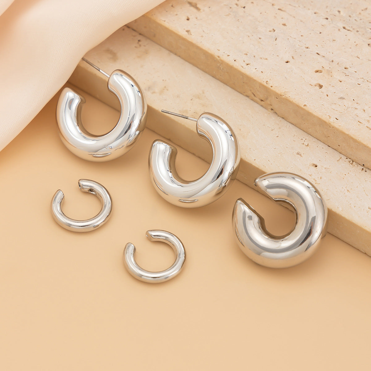 Pendientes de clip de tubo redondo hueco geométricos minimalistas para mujer con acabado de metal chapado
