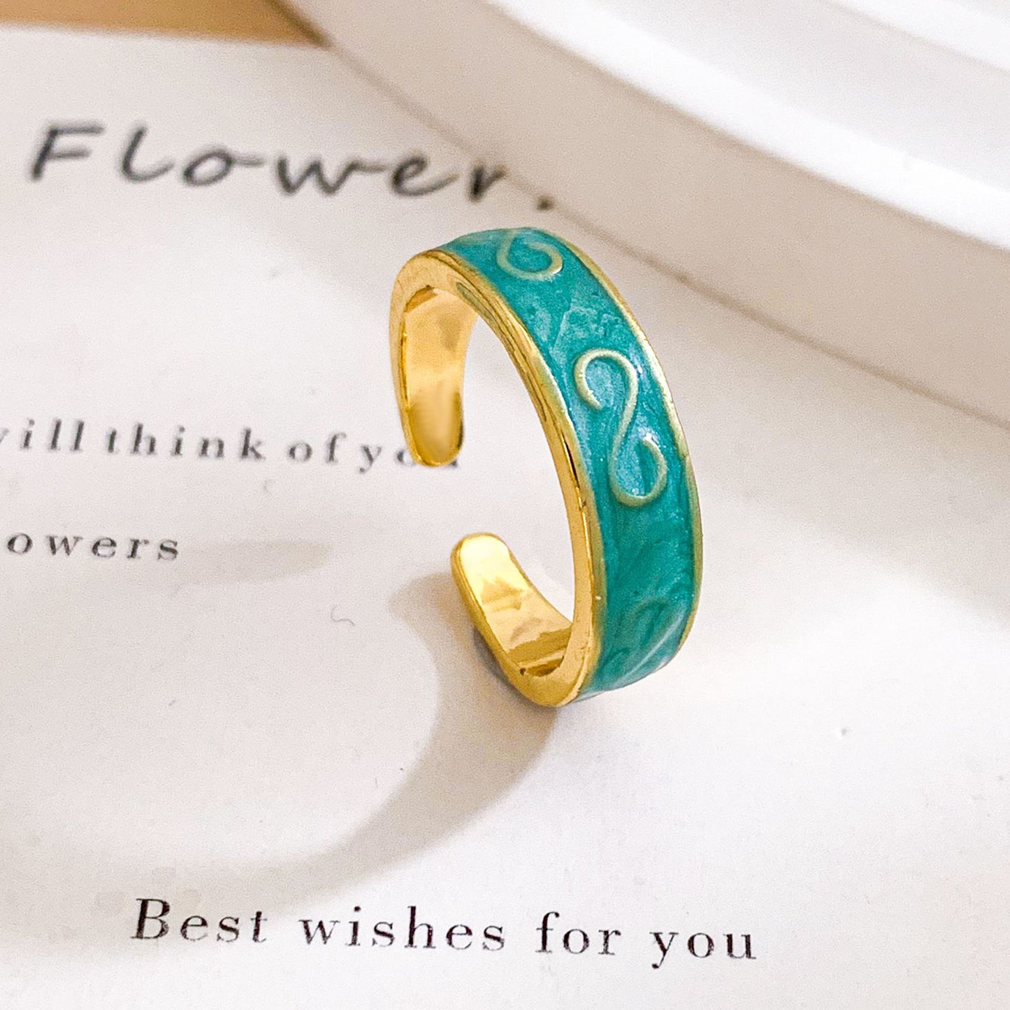 Anello aperto regolabile da donna placcato oro con motivo a cuore minimalista