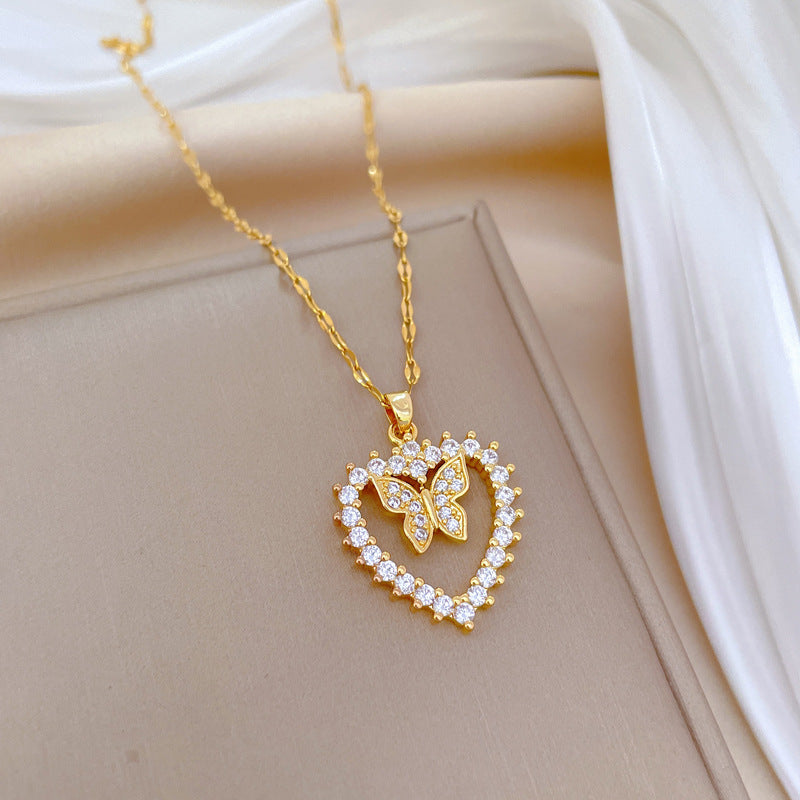 Collar con colgante de corazón y mariposa de diamantes de imitación de lujo para mujer, cadena delicada de clavícula de acero de titanio