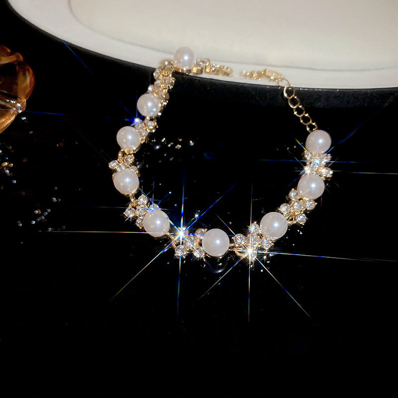 Elegante juego de collar redondo de perlas florales con incrustaciones de circonita para mujer, incluye pendientes, pulsera y cadena de clavícula